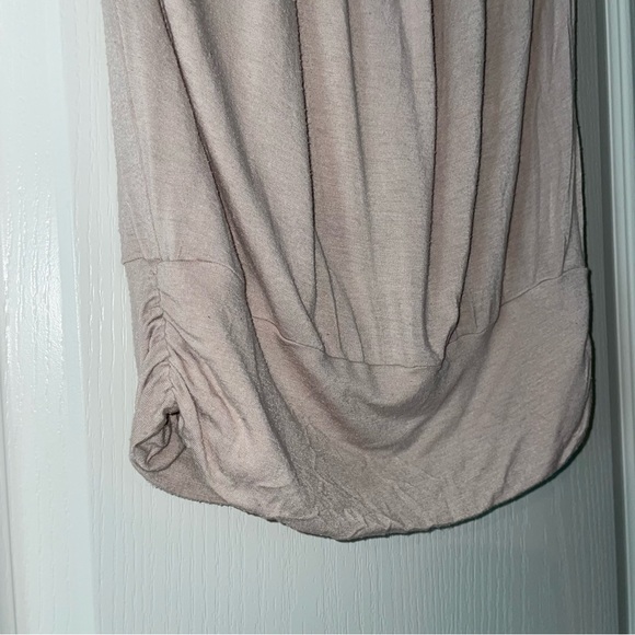 2B BEBE COLD SHOULDER Taupe Top Size Small - Picture 5 of 9